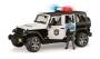 Bruder 02526 Jeep Wrangler Unlimited Rubicon Polizei mit Polizist und Ausrüstung